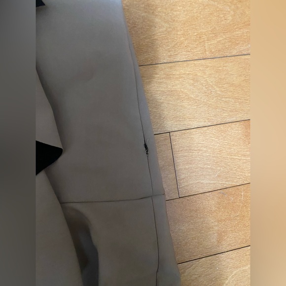 Club Monaco Beige and Black Mini Skirt - Picture 4 of 7